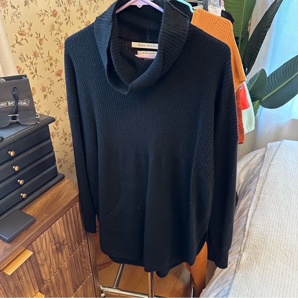 Max Studio black cashmere sweater sz M